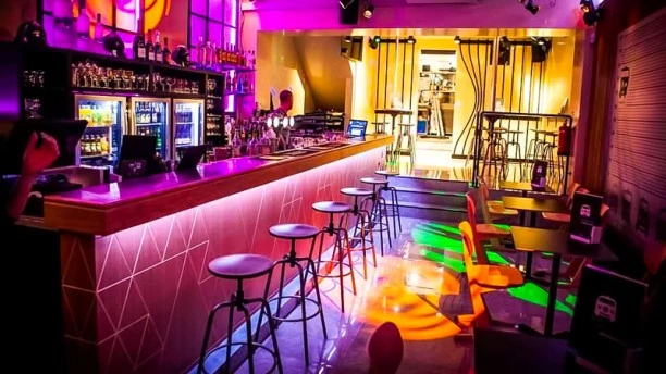 Thiết kế quán Pub nhỏ lạ mắt tiết kiệm chi phí