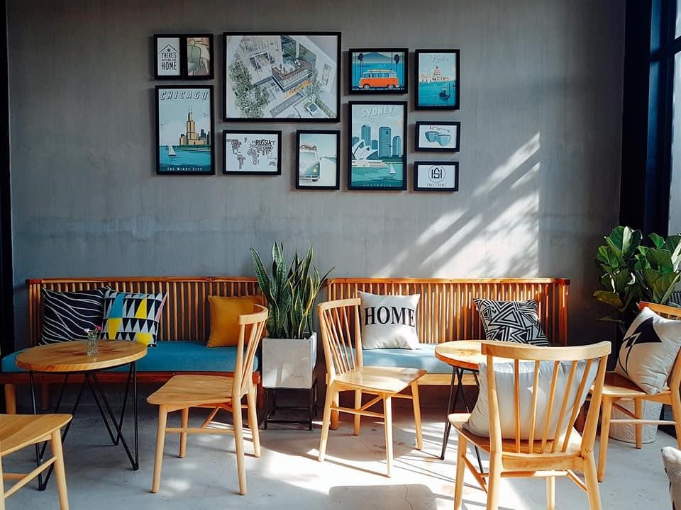 ban-ghe-tra-sua-ket-hop-ke-trang-tri